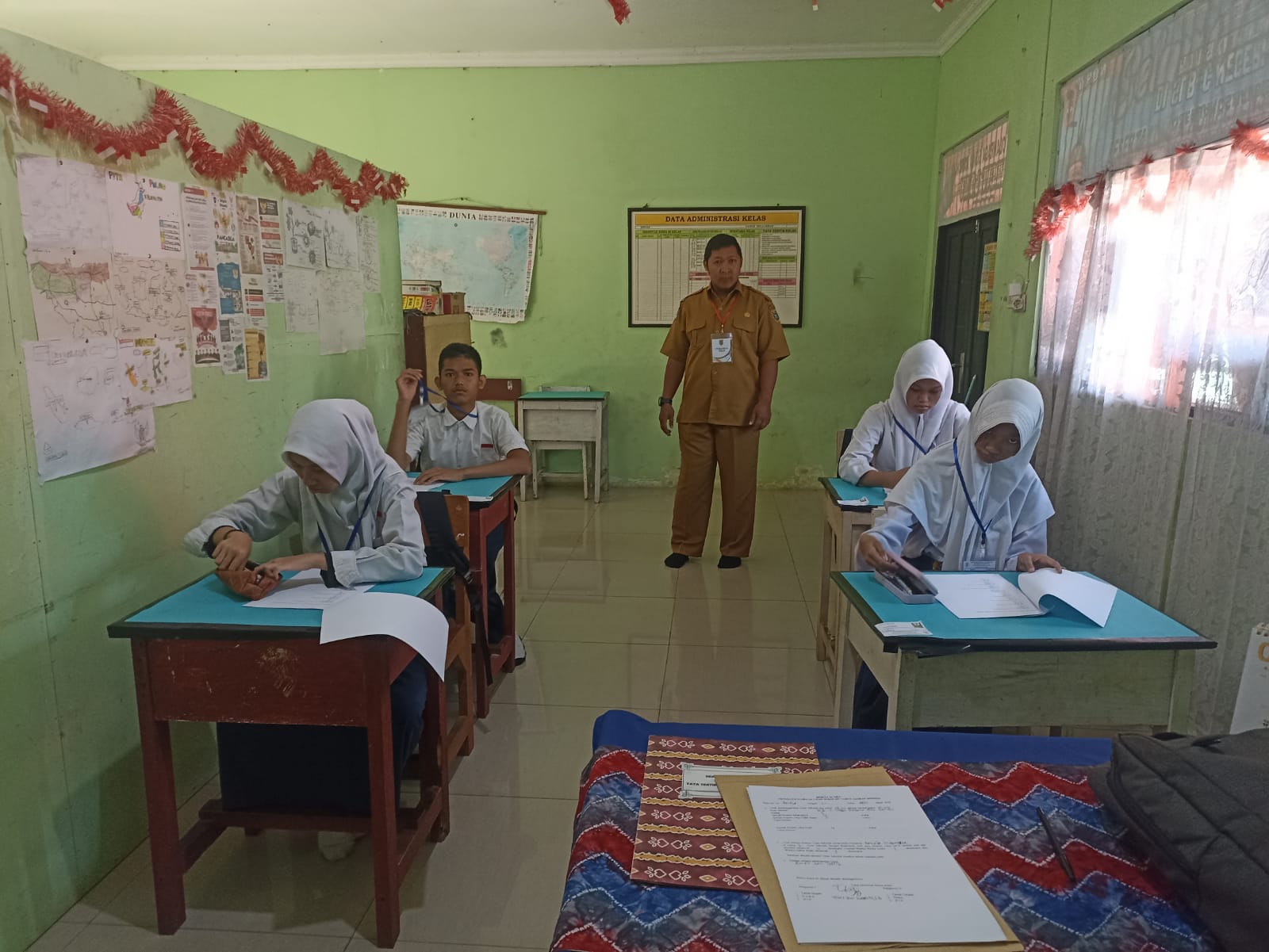 Di Bawah Kepemimpinan Baru, Ujian Sekolah 2026 di SLB-C Negeri Pembina Kalsel Berjalan Lancar dan Tertib IMG-20260424-WA0080.jpg